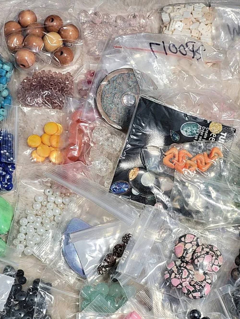 HUGE 4.11lb Destash Lot Jewelry Making Beads Findings Cabachons Various Mats #J